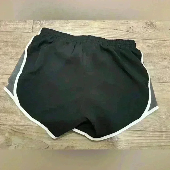 Nike dri-fit black/white shorts size XS - Picture 2 of 3